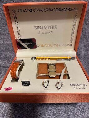 Nina Myers A la Mode Women's Orange Watch Gift Set